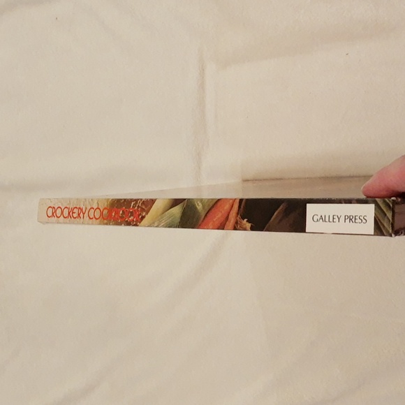 The Crockery Cookbook by Marry Berry  Vintage 1978 copyright Hardcover - Picture 3 of 5